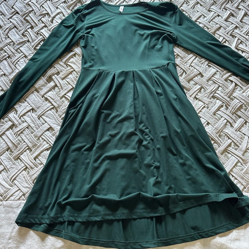 Forest green Scoop Neck Long Sleeve Swing Dress. Size M
